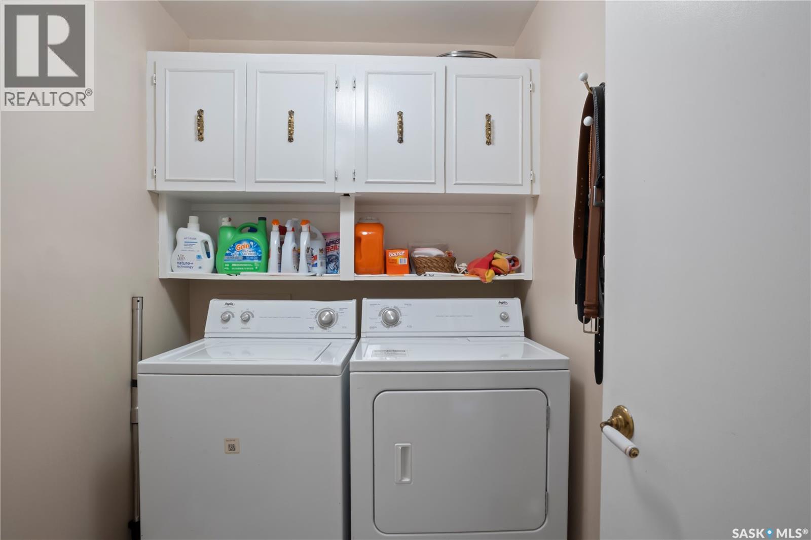 66 Leslie Place, Regina, SK - Indoor Photo Showing Laundry Room