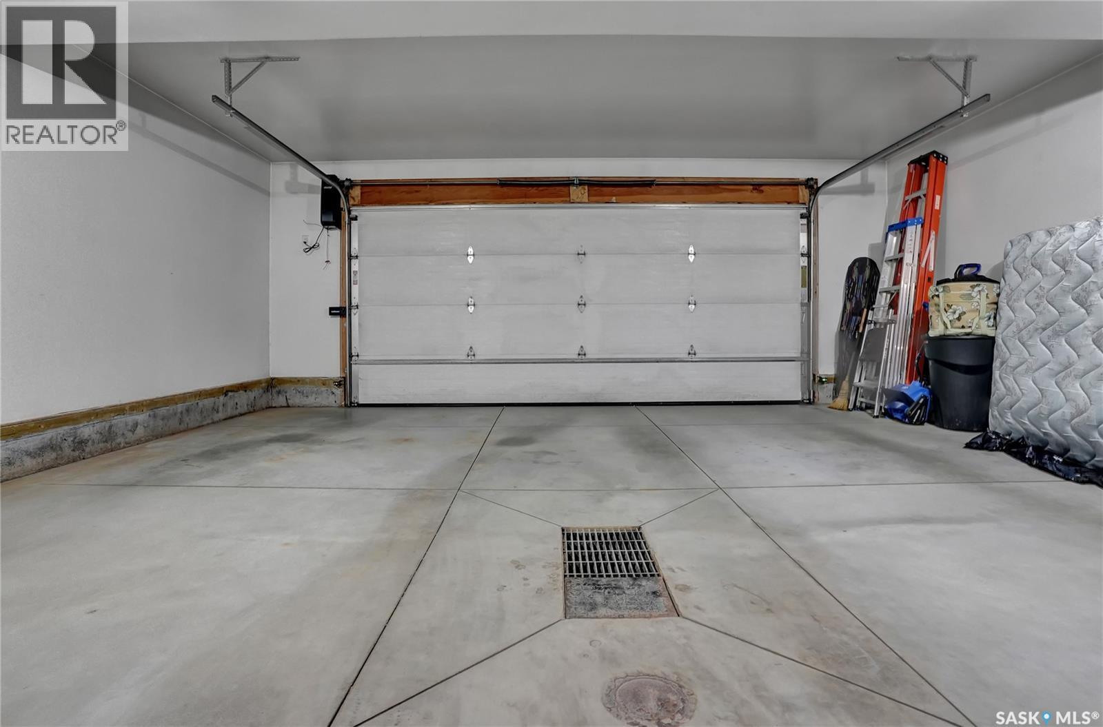 4117 Green Rose Crescent, Regina, SK - Indoor Photo Showing Garage