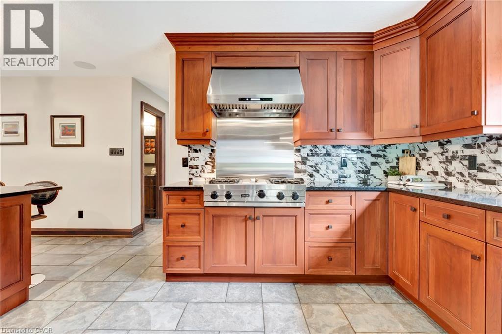 11 Maple Hill Drive, Kitchener, ON - Indoor Photo Showing Kitchen