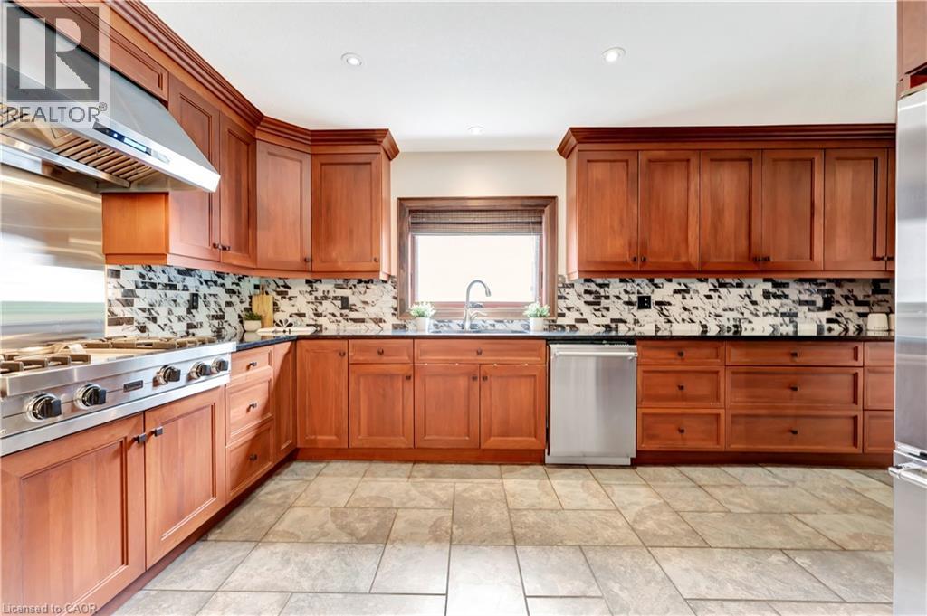 11 Maple Hill Drive, Kitchener, ON - Indoor Photo Showing Kitchen