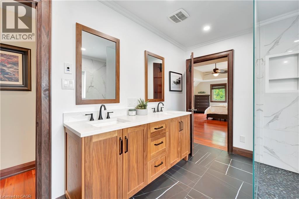 11 Maple Hill Drive, Kitchener, ON - Indoor Photo Showing Bathroom