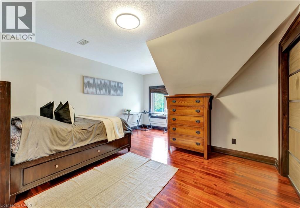 11 Maple Hill Drive, Kitchener, ON - Indoor Photo Showing Bedroom