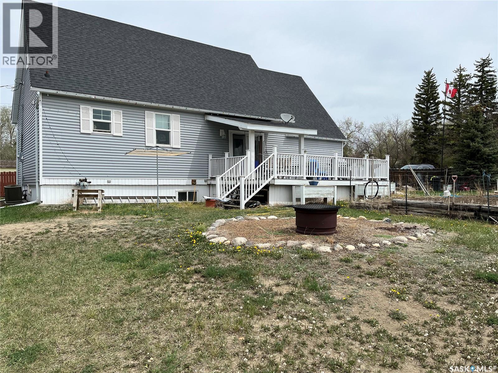 158 Municipal Road, Coronach, SK - Outdoor With Deck Patio Veranda
