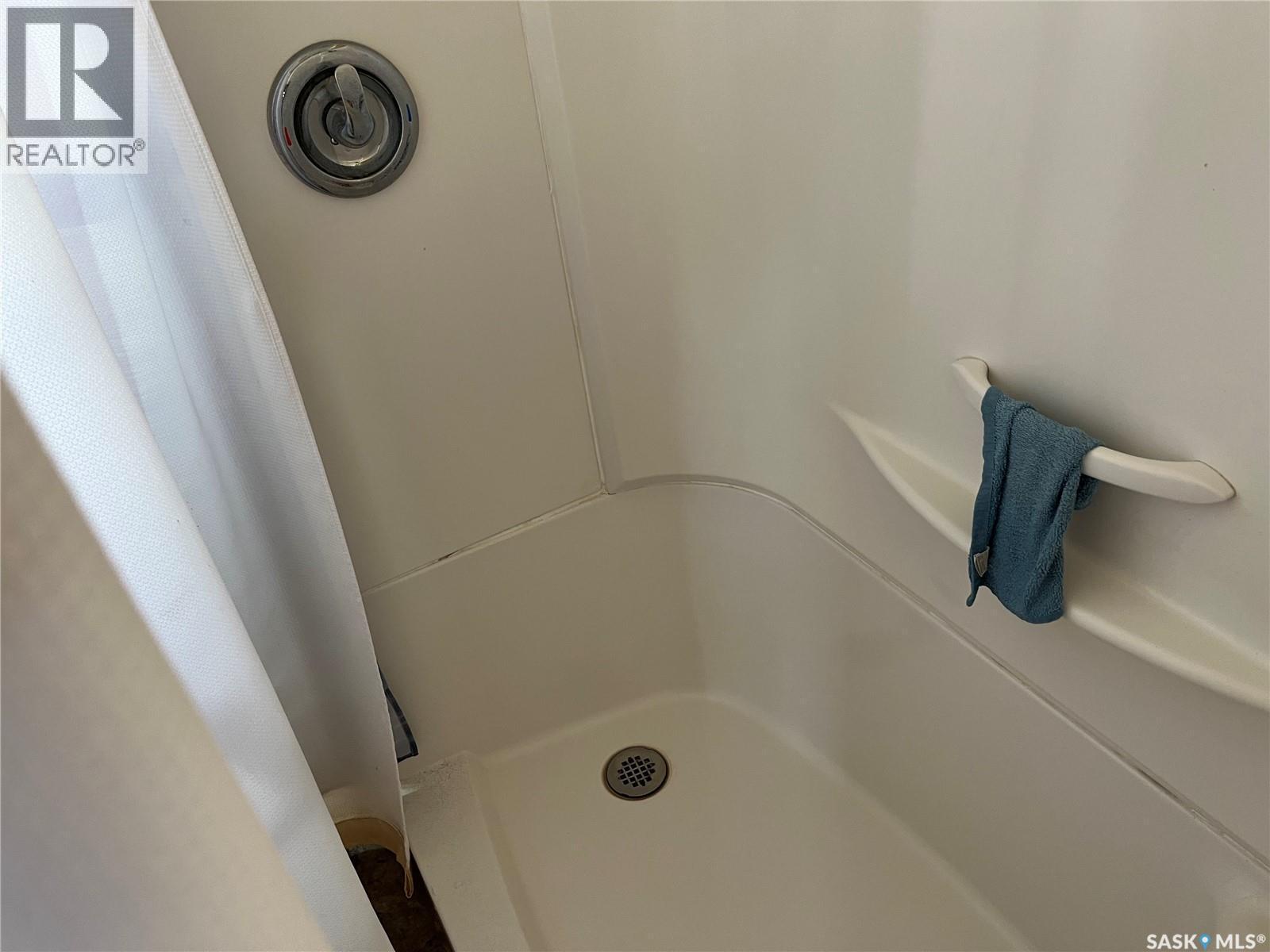 158 Municipal Road, Coronach, SK - Indoor Photo Showing Bathroom