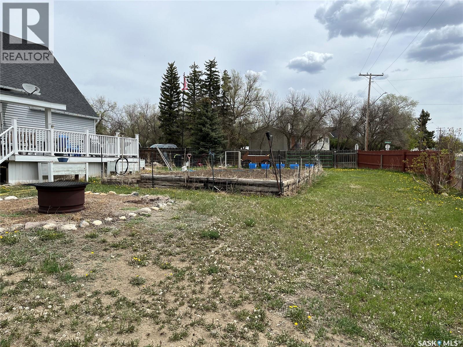 158 Municipal Road, Coronach, SK - Outdoor With Deck Patio Veranda