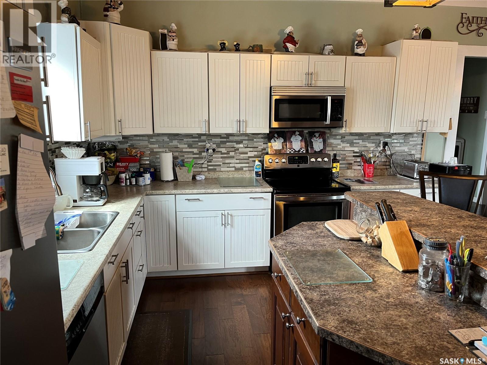 158 Municipal Road, Coronach, SK - Indoor Photo Showing Kitchen With Double Sink