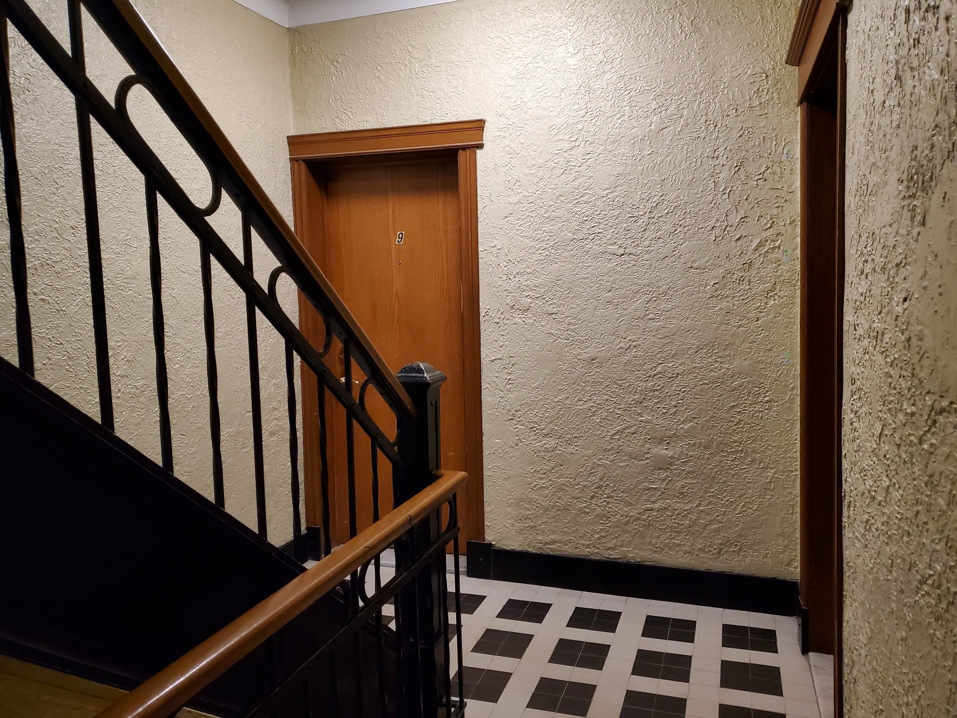 Escalier - 1-811 Av. Davaar, Montréal (Outremont), QC - Indoor Photo Showing Other Room