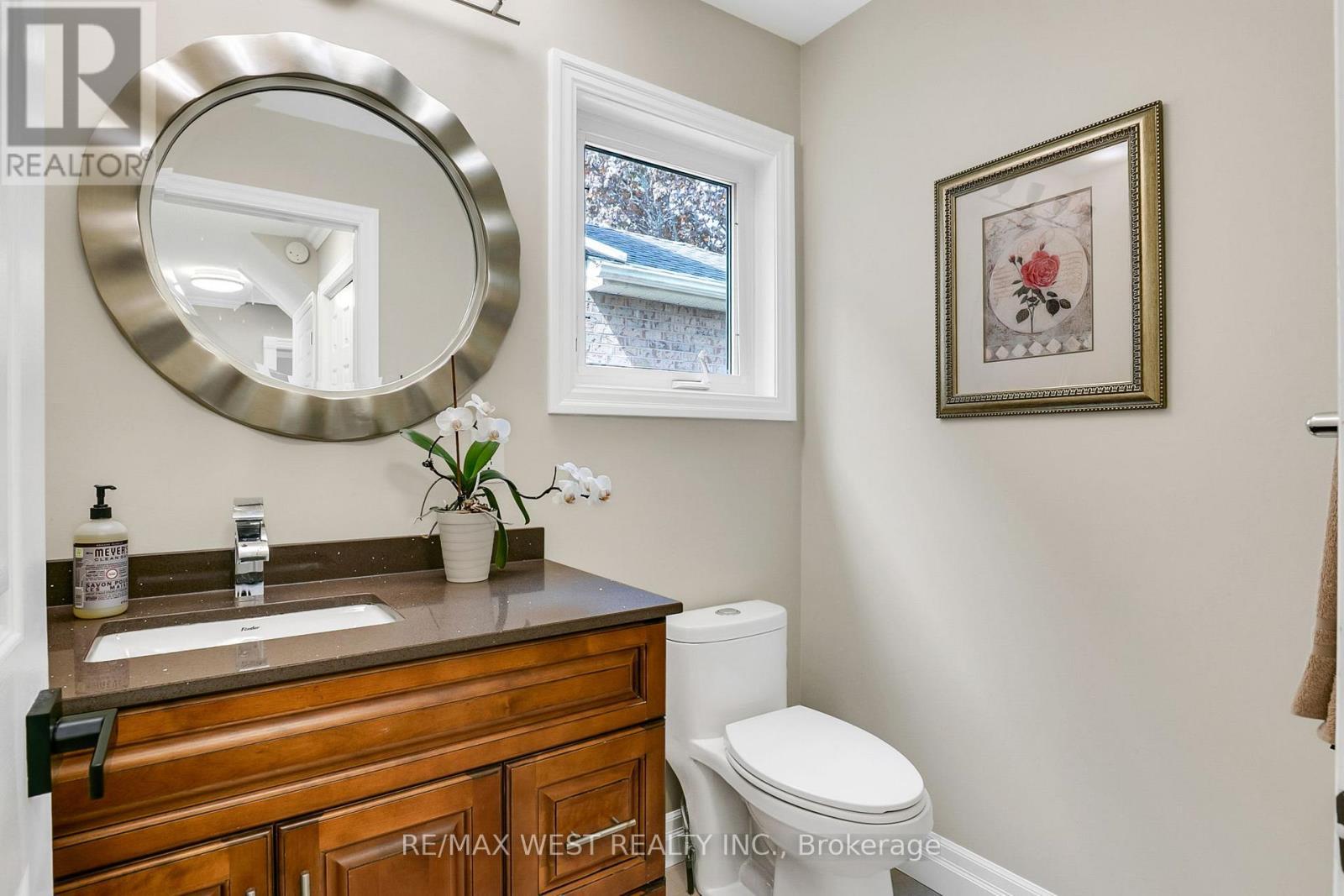 930 Maramis Court, Mississauga, ON - Indoor Photo Showing Bathroom