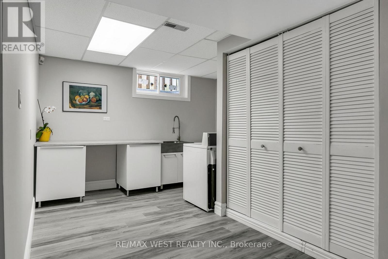 930 Maramis Court, Mississauga, ON - Indoor Photo Showing Other Room