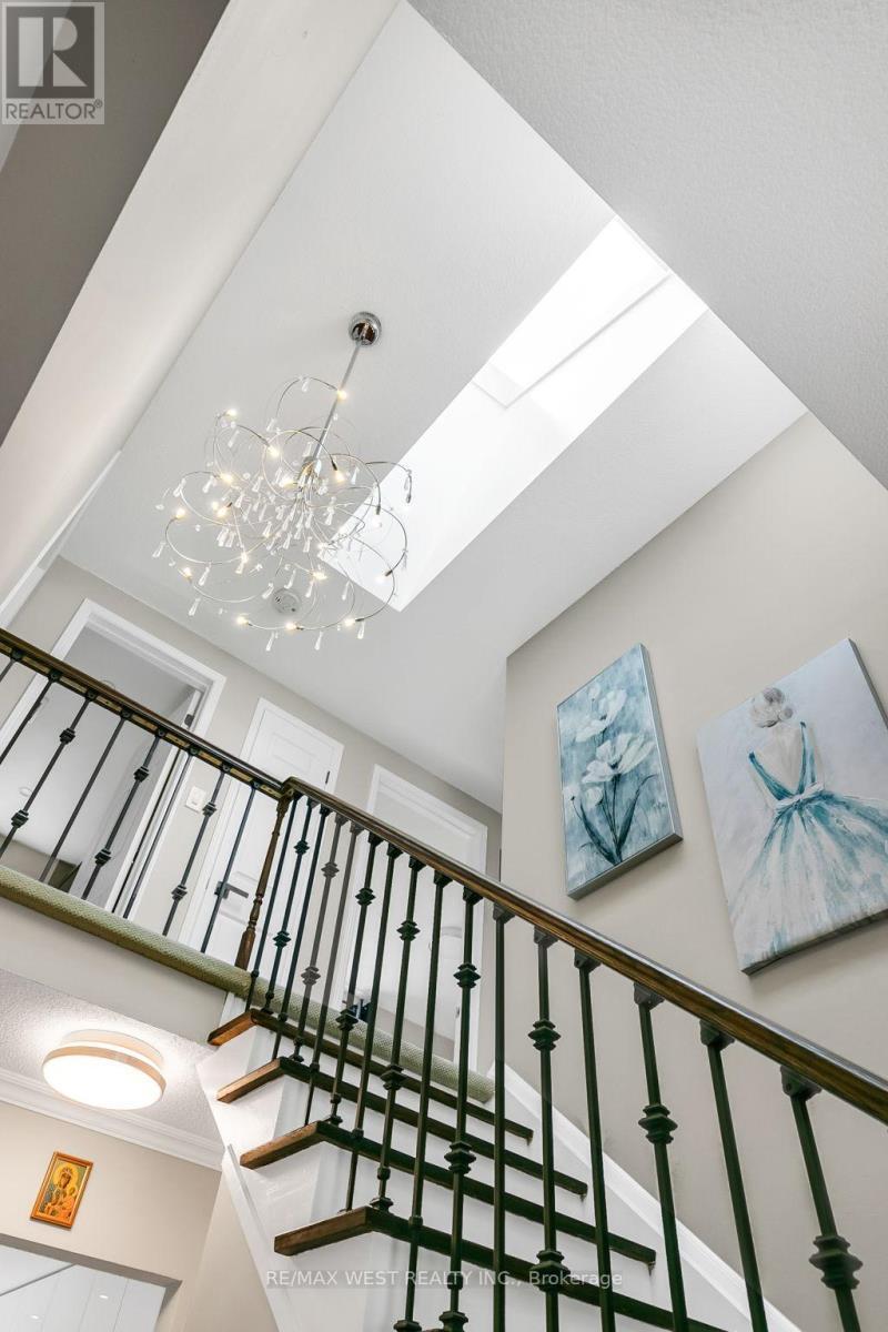 930 Maramis Court, Mississauga, ON - Indoor Photo Showing Other Room