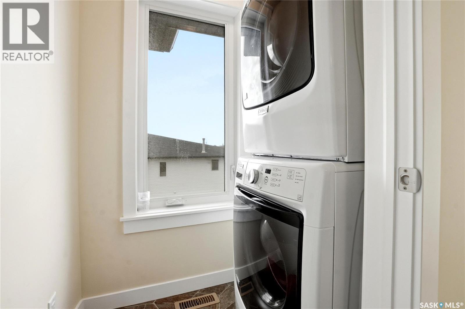 4 3960 7Th Avenue E, Regina, SK - Indoor Photo Showing Laundry Room