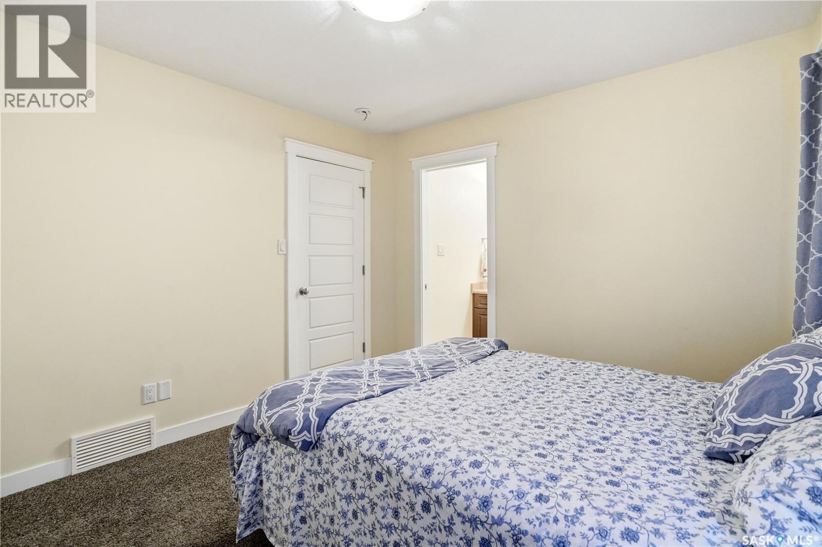 4 3960 7Th Avenue E, Regina, SK - Indoor Photo Showing Bedroom