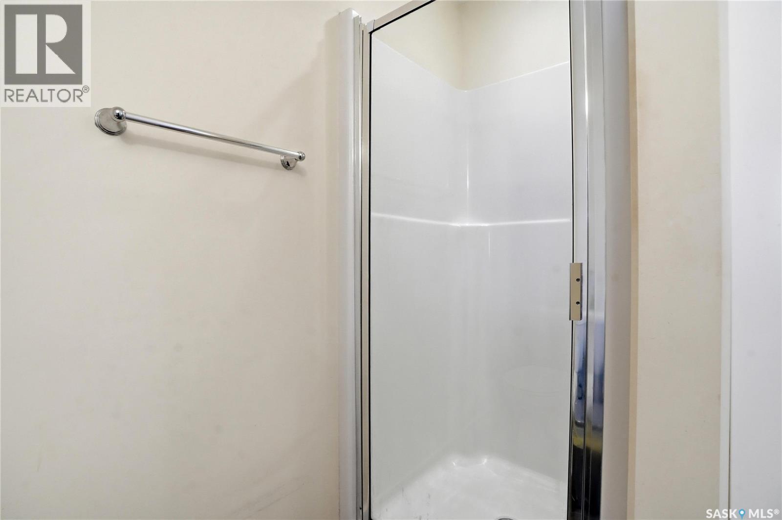4 3960 7Th Avenue E, Regina, SK - Indoor Photo Showing Bathroom