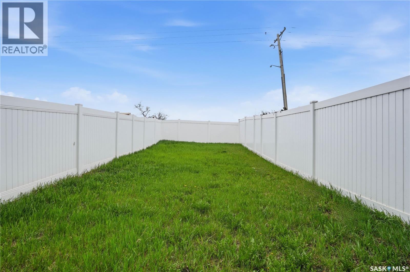 4 3960 7Th Avenue E, Regina, SK - Outdoor