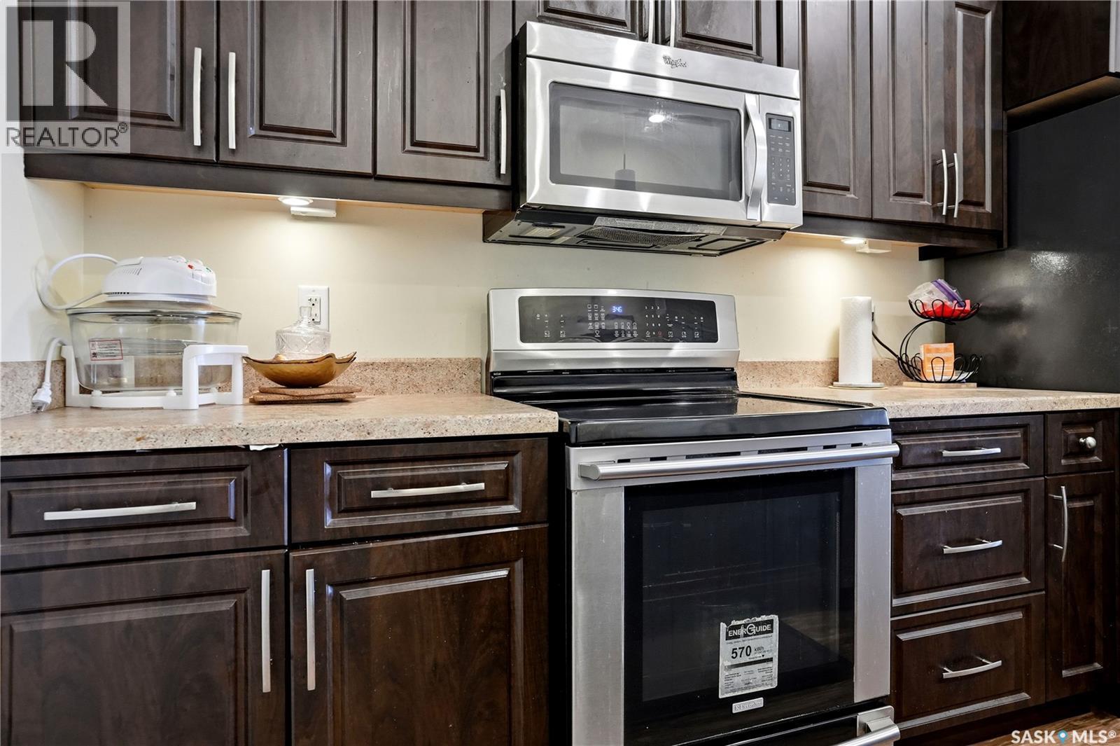 4 3960 7Th Avenue E, Regina, SK - Indoor Photo Showing Kitchen