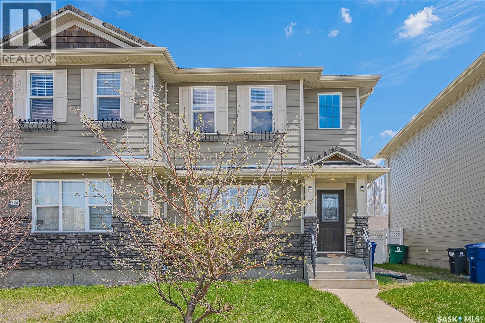 934 Stonebridge Common, Saskatoon, SK - Outdoor With Facade