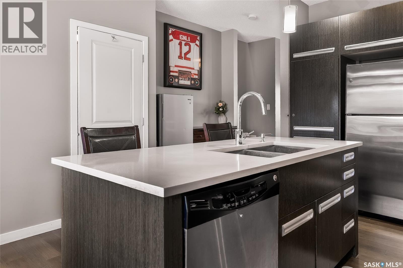 934 Stonebridge Common, Saskatoon, SK - Indoor Photo Showing Kitchen With Double Sink