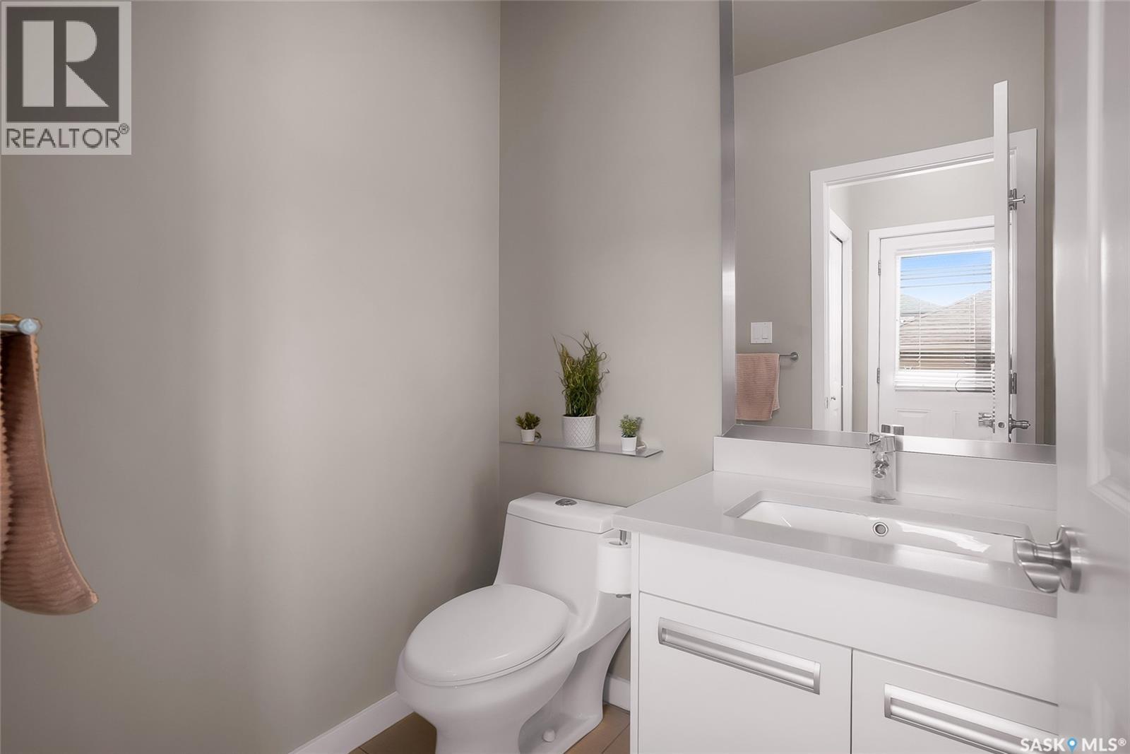 934 Stonebridge Common, Saskatoon, SK - Indoor Photo Showing Bathroom