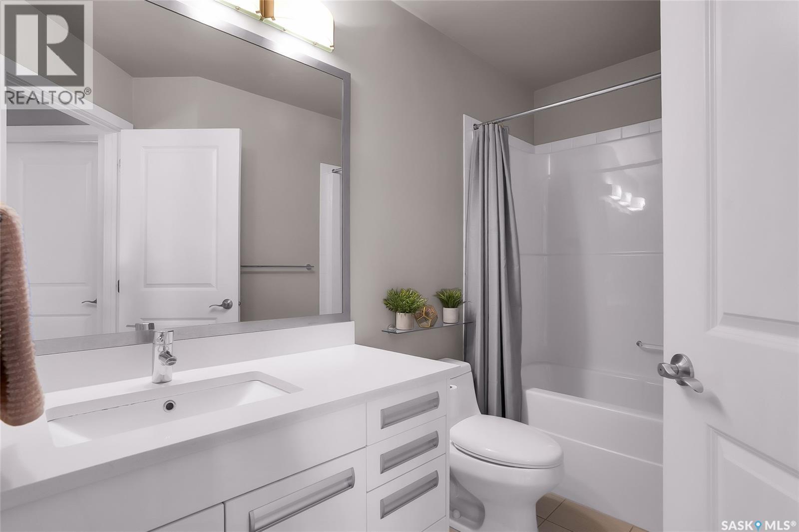 934 Stonebridge Common, Saskatoon, SK - Indoor Photo Showing Bathroom