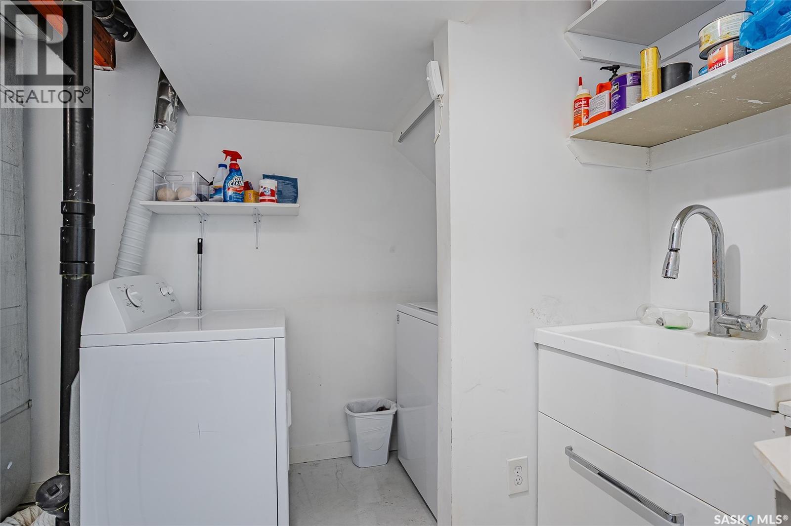 934 Stonebridge Common, Saskatoon, SK - Indoor Photo Showing Laundry Room
