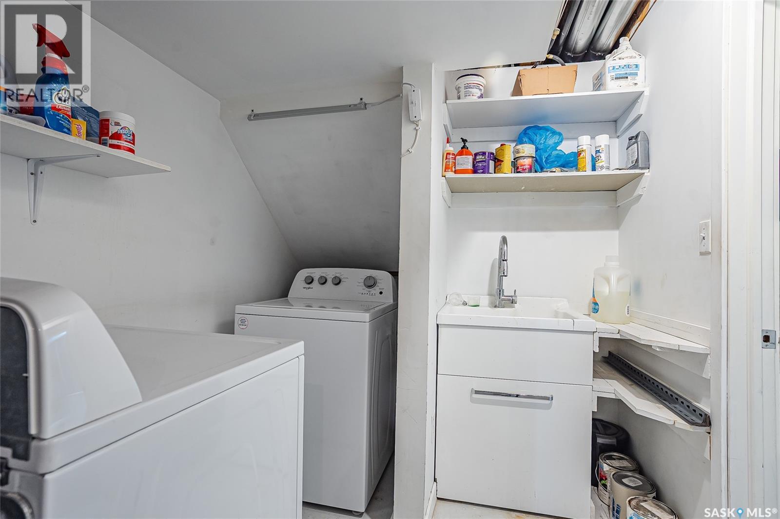 934 Stonebridge Common, Saskatoon, SK - Indoor Photo Showing Laundry Room