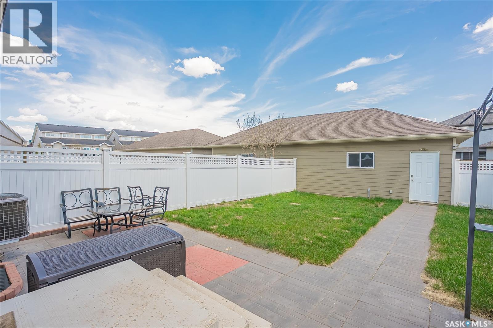 934 Stonebridge Common, Saskatoon, SK - Outdoor