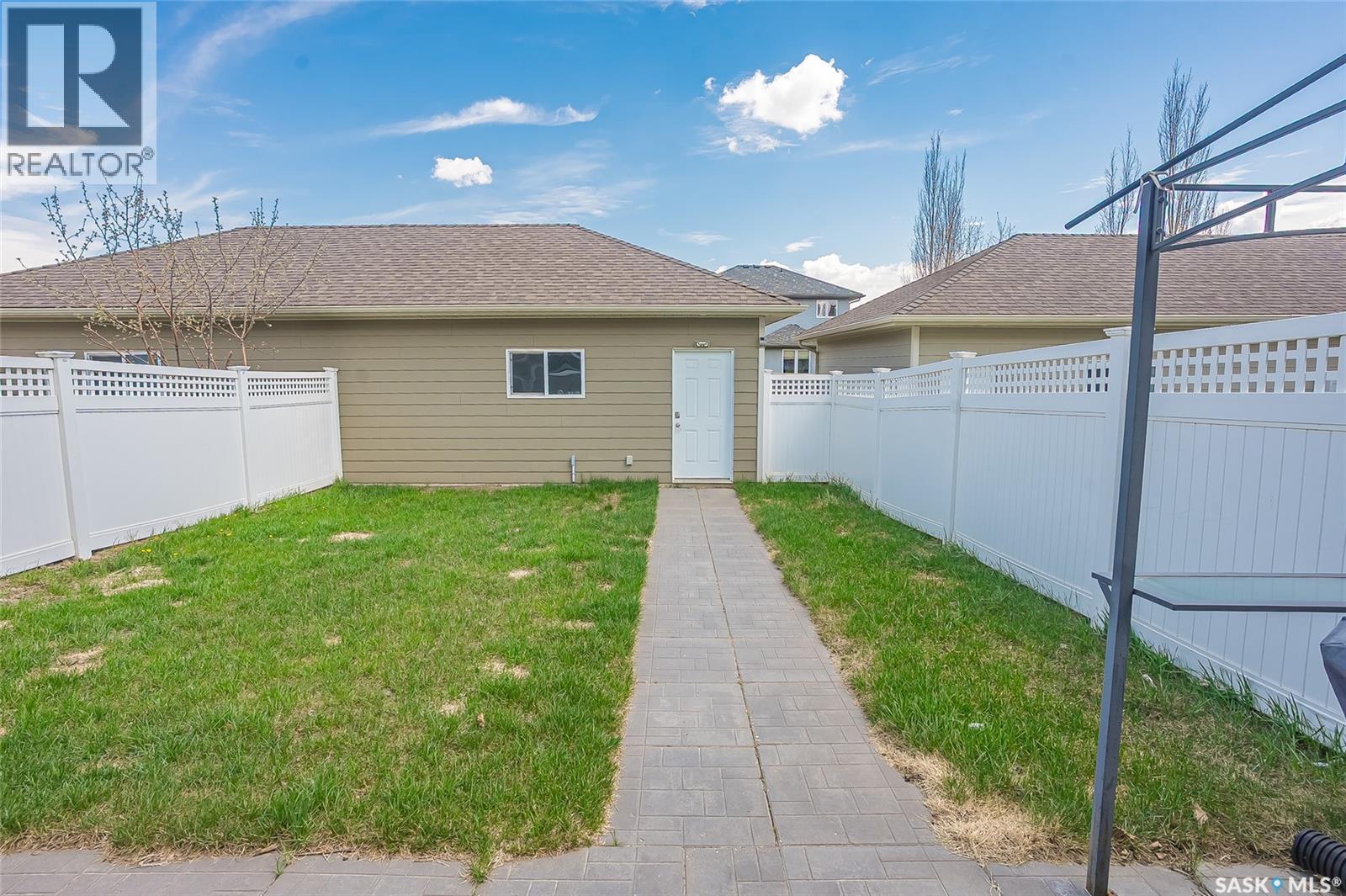 934 Stonebridge Common, Saskatoon, SK - Outdoor
