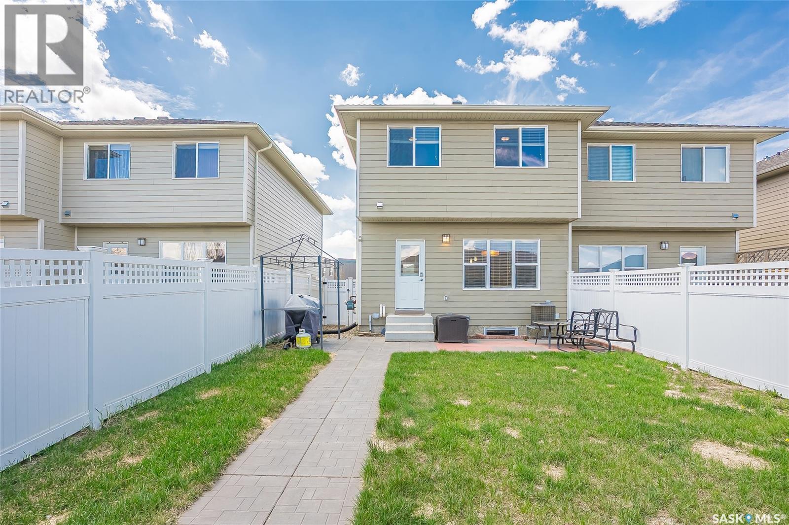 934 Stonebridge Common, Saskatoon, SK - Outdoor