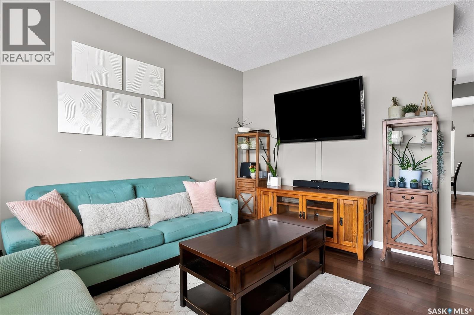 934 Stonebridge Common, Saskatoon, SK - Indoor Photo Showing Living Room