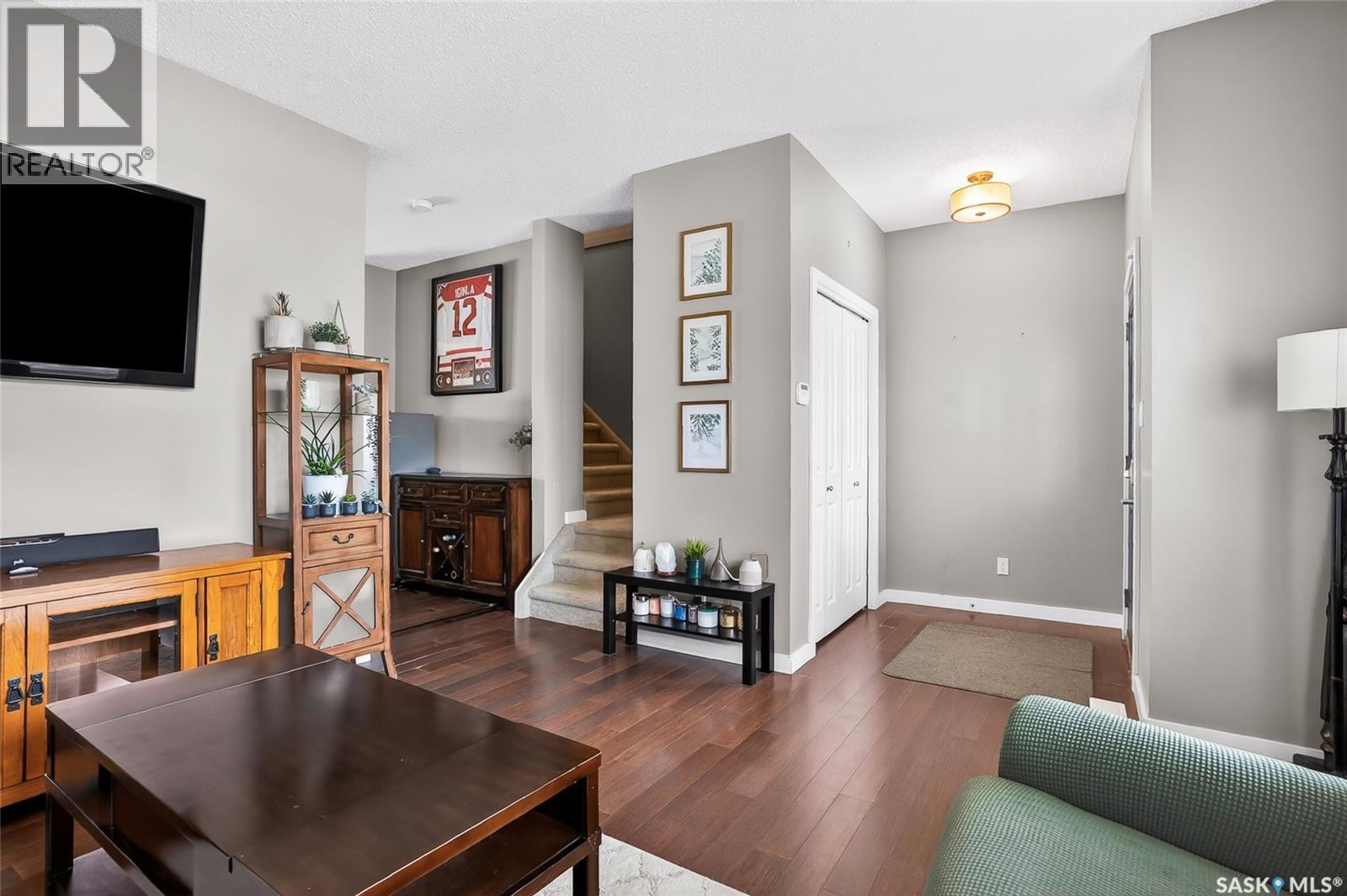 934 Stonebridge Common, Saskatoon, SK - Indoor Photo Showing Living Room