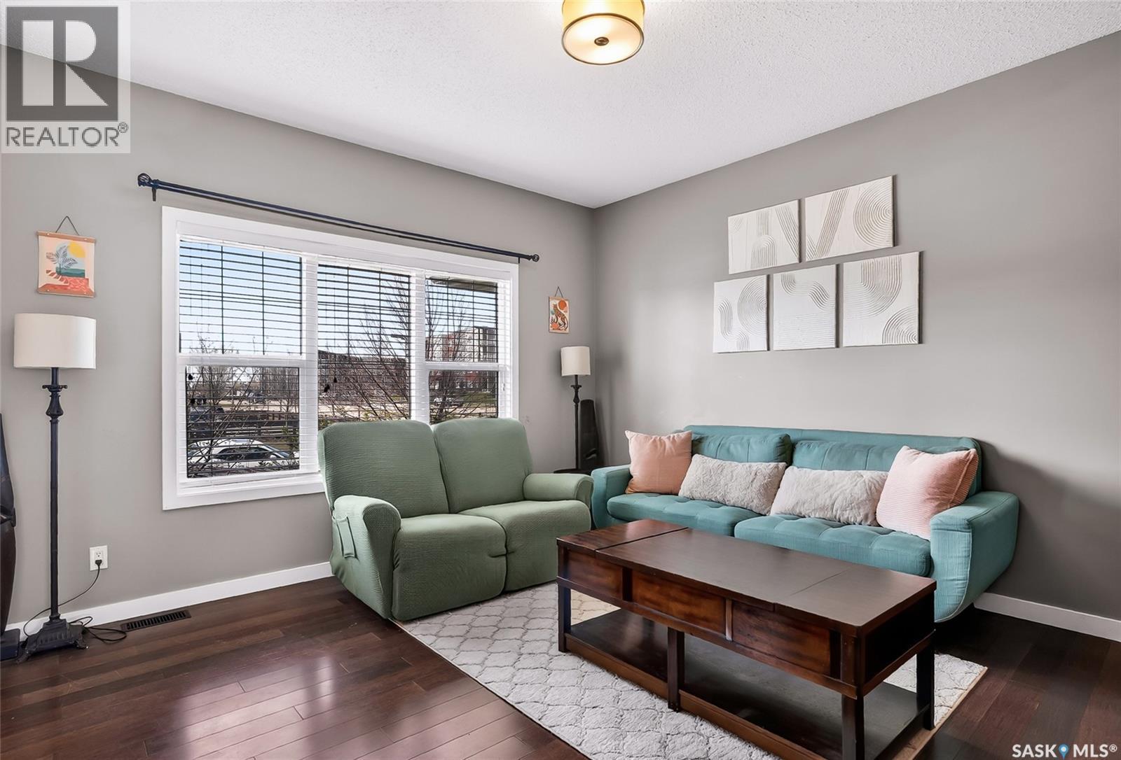 934 Stonebridge Common, Saskatoon, SK - Indoor Photo Showing Living Room