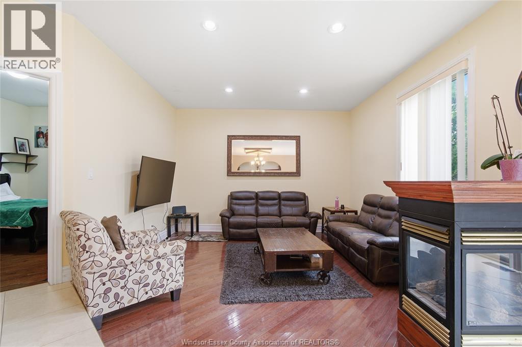 769 Massimo Crescent, Windsor, ON - Indoor Photo Showing Living Room With Fireplace