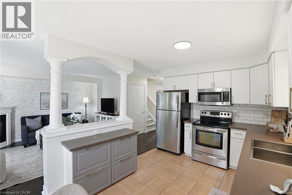 136 Marcy Crescent, Cambridge, ON - Indoor Photo Showing Kitchen With Double Sink
