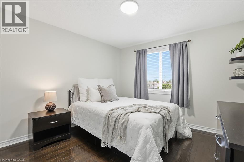 136 Marcy Crescent, Cambridge, ON - Indoor Photo Showing Bedroom