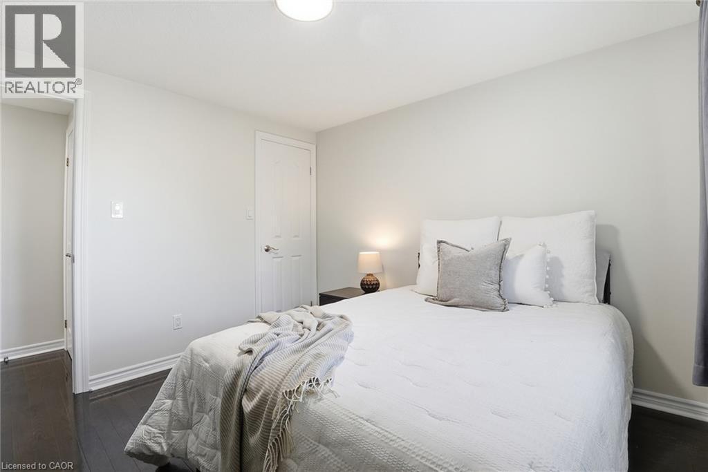136 Marcy Crescent, Cambridge, ON - Indoor Photo Showing Bedroom