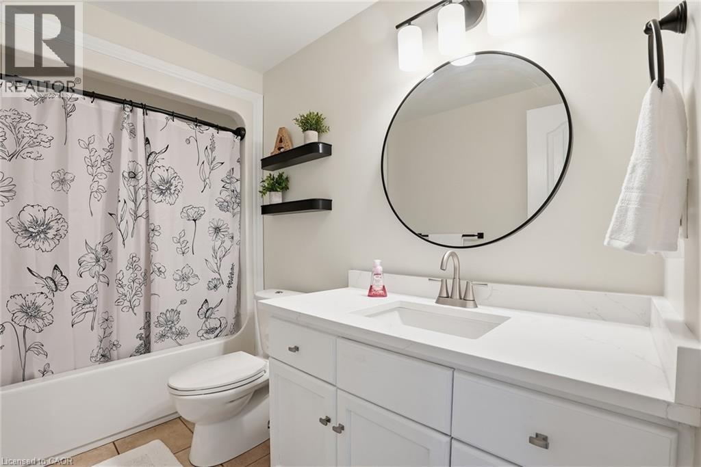136 Marcy Crescent, Cambridge, ON - Indoor Photo Showing Bathroom