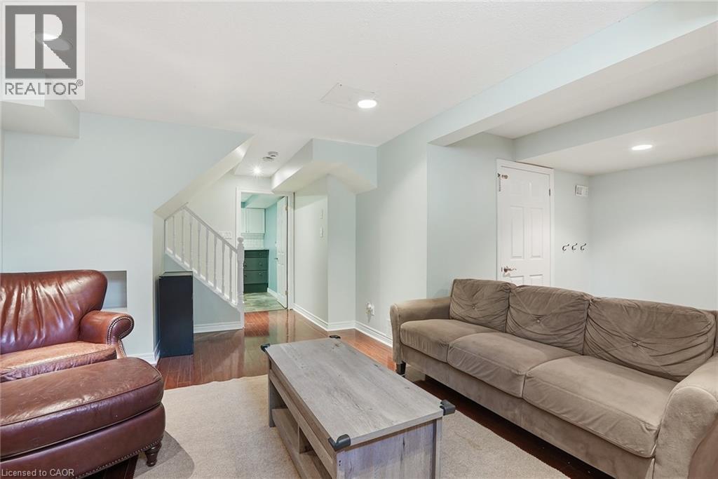 136 Marcy Crescent, Cambridge, ON - Indoor Photo Showing Living Room