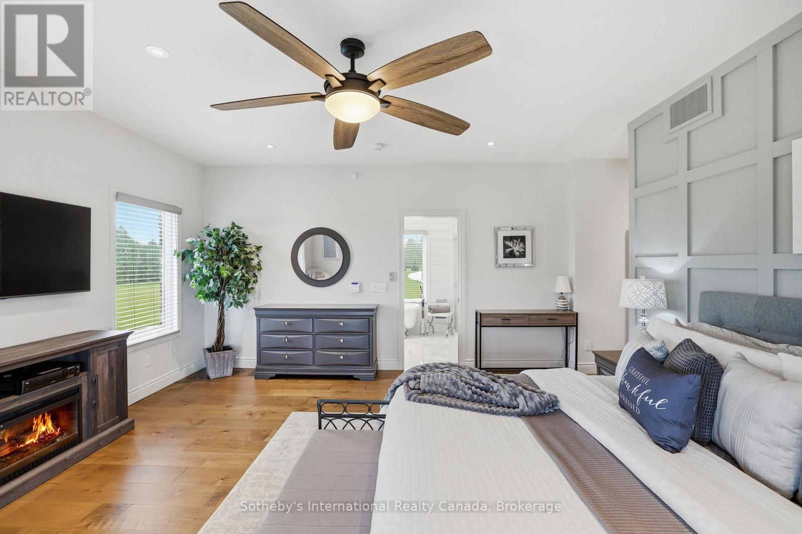 565332 Sideroad 7A, Grey Highlands, ON - Indoor Photo Showing Bedroom