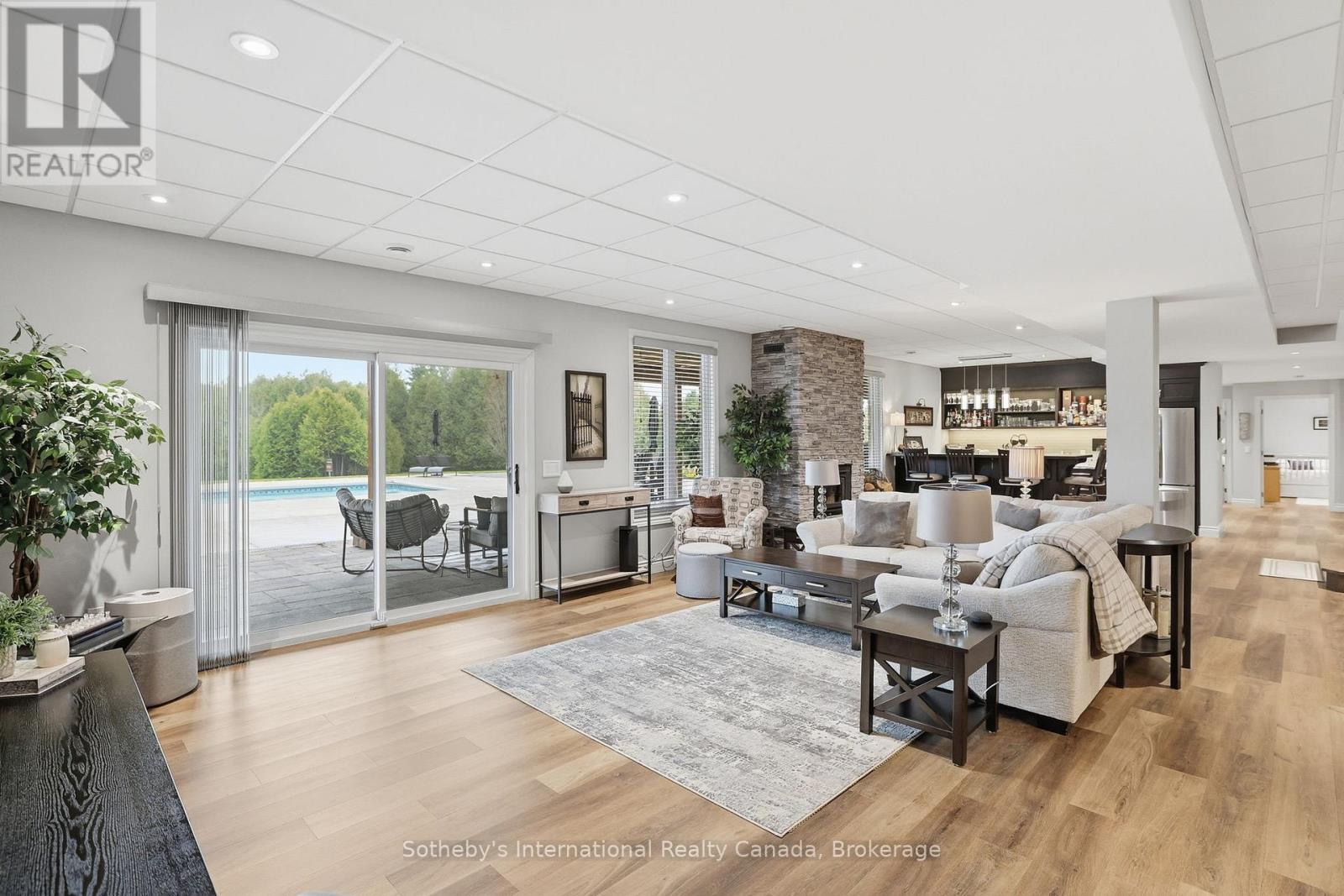 565332 Sideroad 7A, Grey Highlands, ON - Indoor Photo Showing Living Room