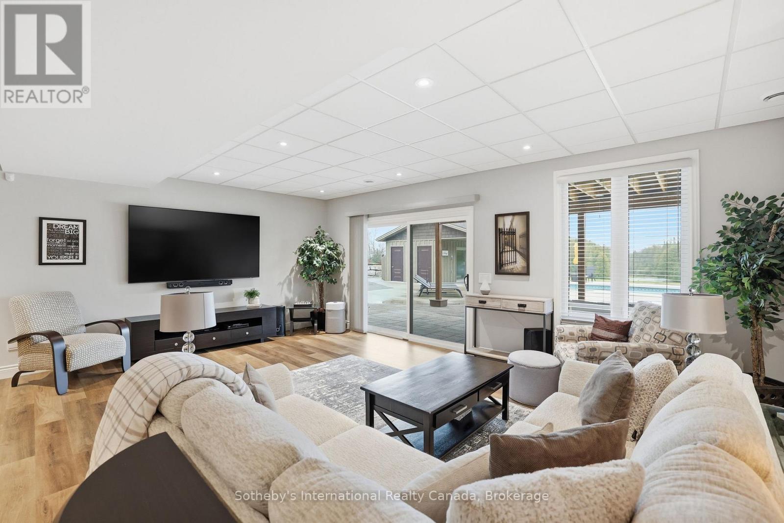 565332 Sideroad 7A, Grey Highlands, ON - Indoor Photo Showing Living Room