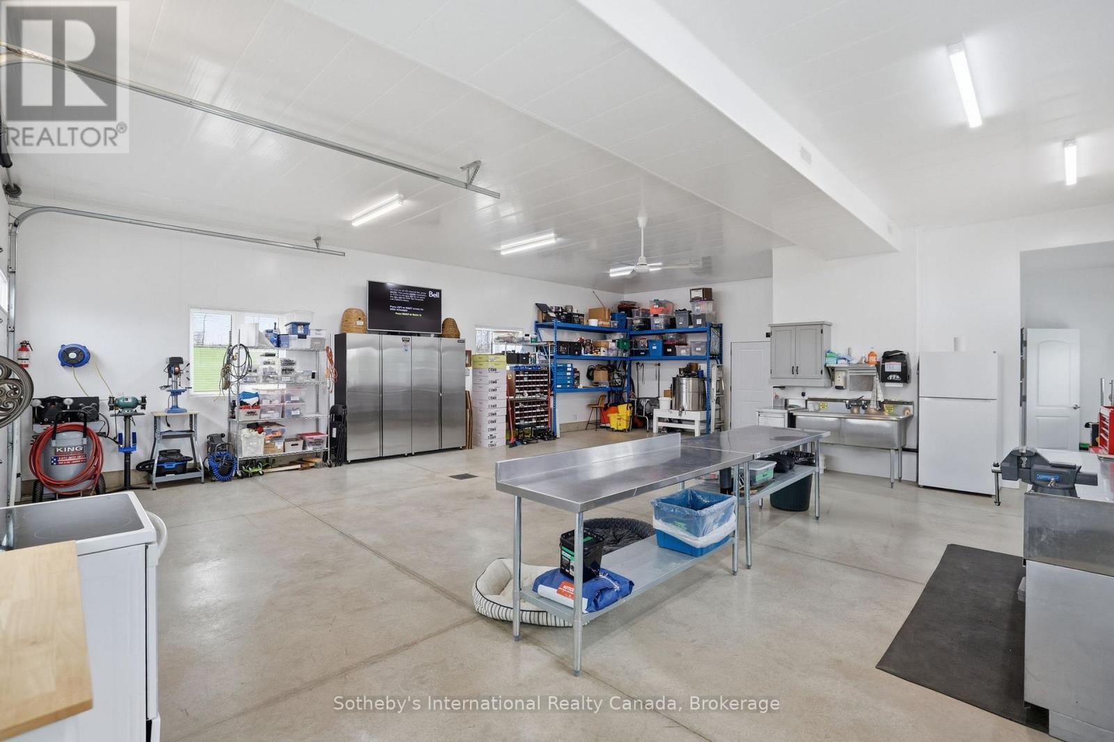 565332 Sideroad 7A, Grey Highlands, ON - Indoor Photo Showing Garage