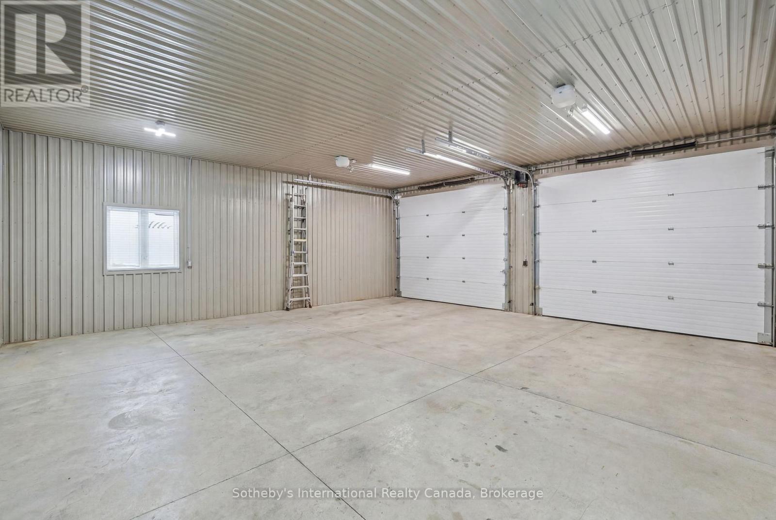 565332 Sideroad 7A, Grey Highlands, ON - Indoor Photo Showing Garage