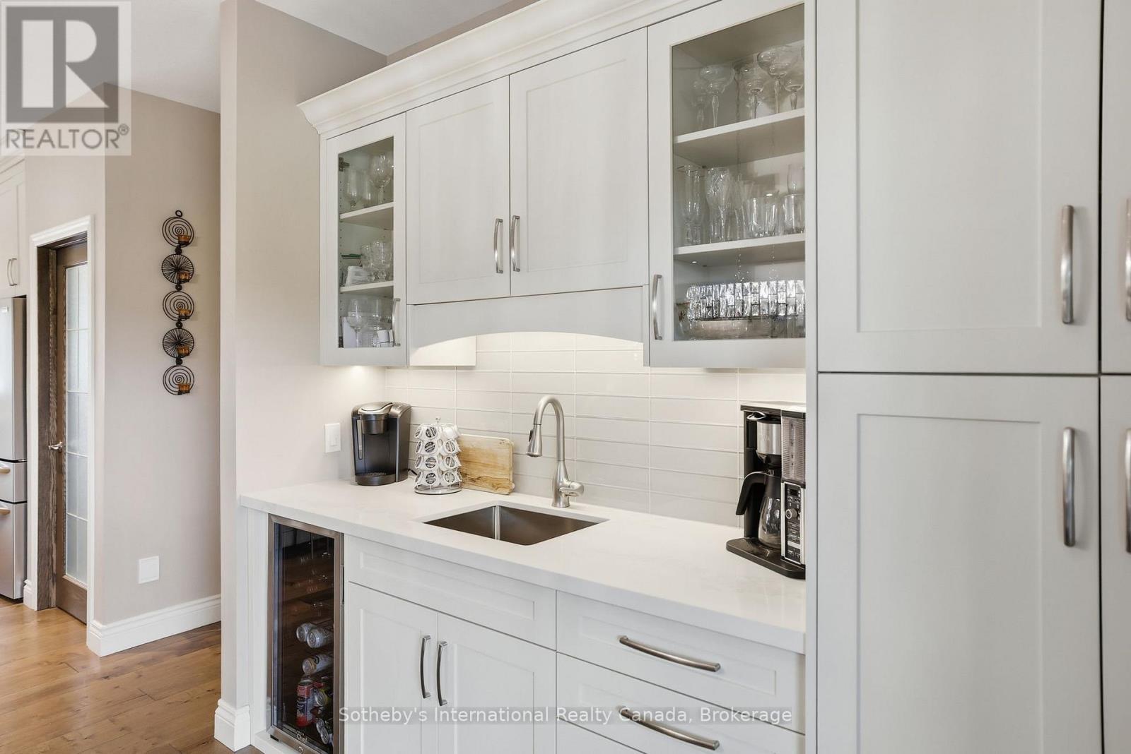 565332 Sideroad 7A, Grey Highlands, ON - Indoor Photo Showing Kitchen With Upgraded Kitchen