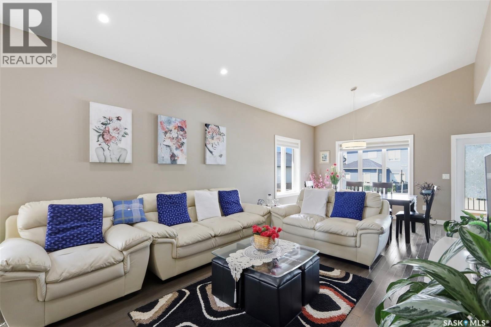 211 Baltzan Boulevard, Saskatoon, SK - Indoor Photo Showing Living Room
