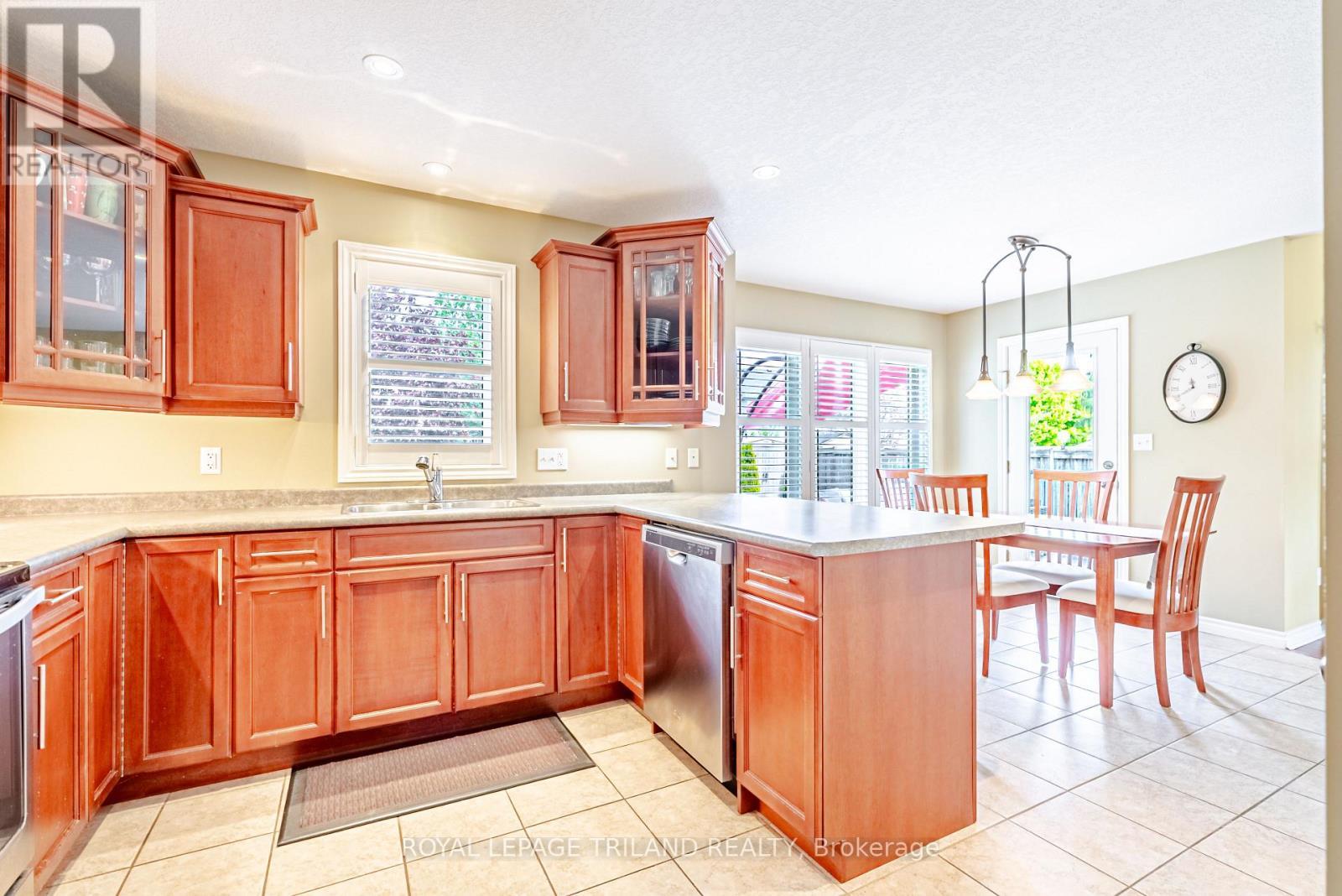 26 Augusta Crescent, St. Thomas, ON - Indoor Photo Showing Kitchen
