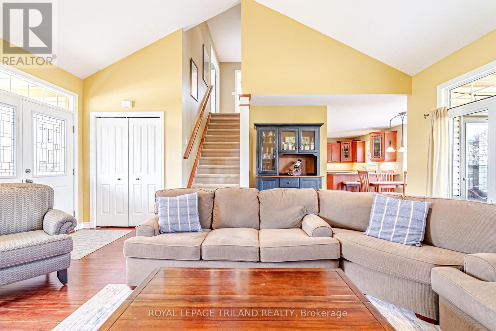 26 Augusta Crescent, St. Thomas, ON - Indoor Photo Showing Living Room