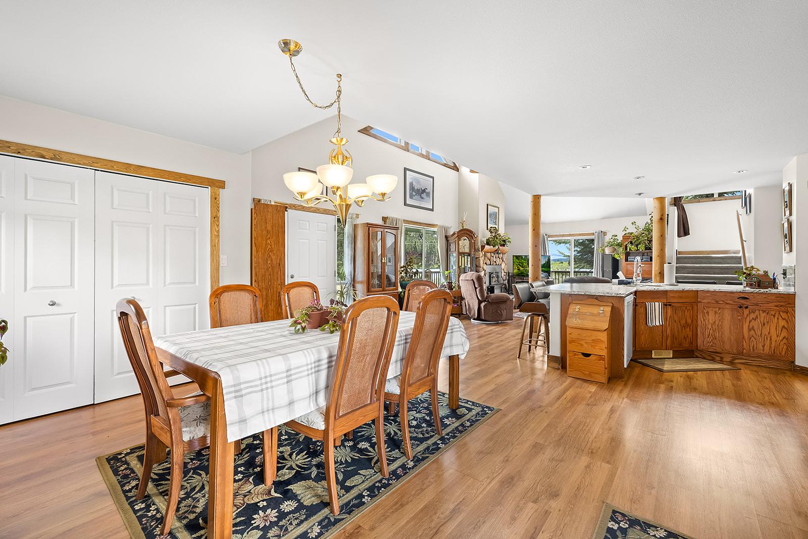 6738 Cameron Pond Road, Wasa, BC - Indoor Photo Showing Dining Room