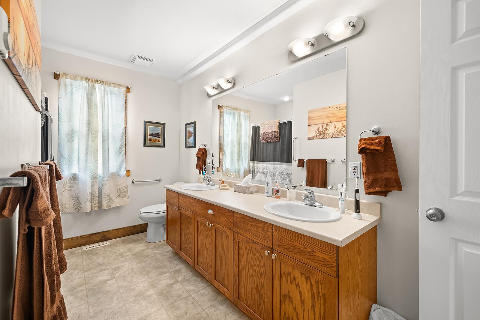 6738 Cameron Pond Road, Wasa, BC - Indoor Photo Showing Bathroom