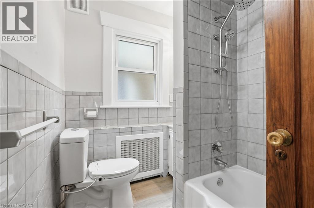167 Balmoral Avenue S, Hamilton, ON - Indoor Photo Showing Bathroom