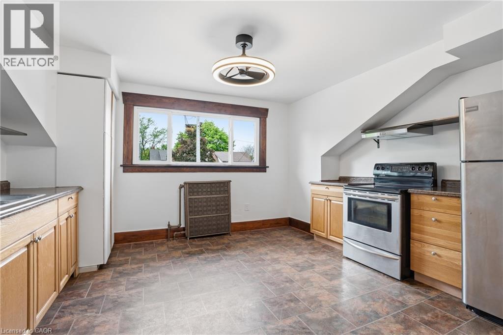 167 Balmoral Avenue S, Hamilton, ON - Indoor Photo Showing Kitchen